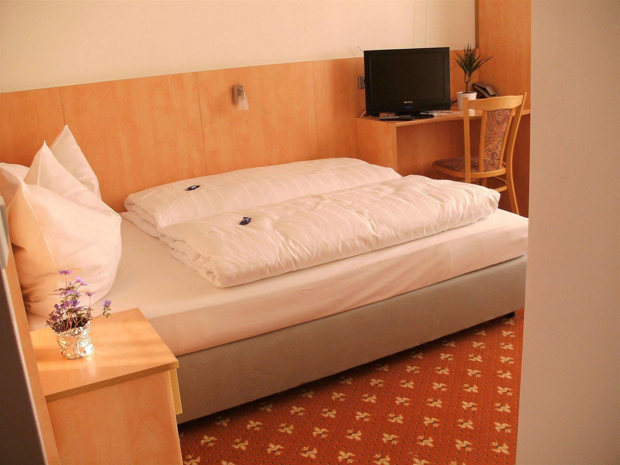 Central Hotel Duesseldorf 3*